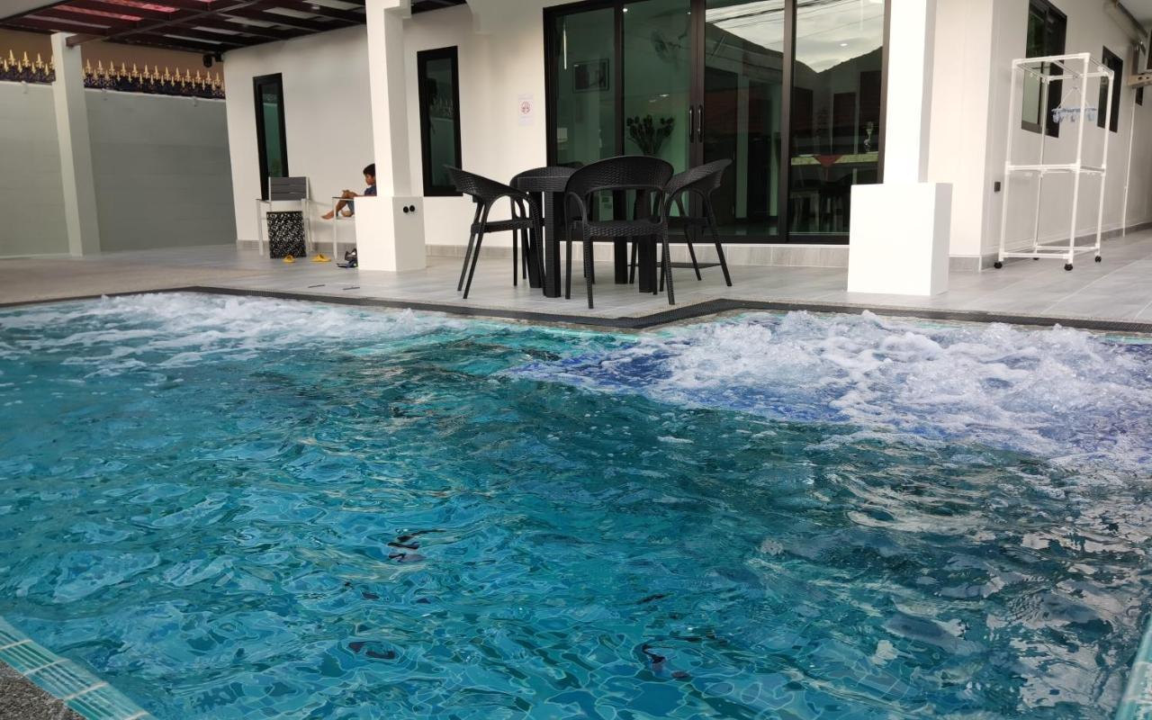 Private Pool Villa With Jacuzzi At Royal Park Village - Walk To The Beach - 6 People - Max 3 Males (Adults Only) جومتين بيتش المظهر الخارجي الصورة