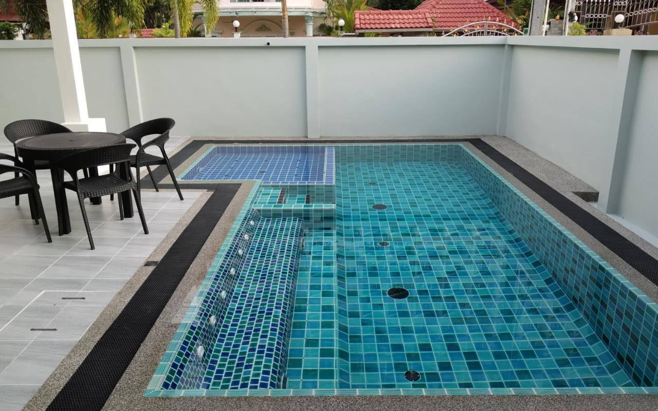 Private Pool Villa With Jacuzzi At Royal Park Village - Walk To The Beach - 6 People - Max 3 Males (Adults Only) جومتين بيتش المظهر الخارجي الصورة