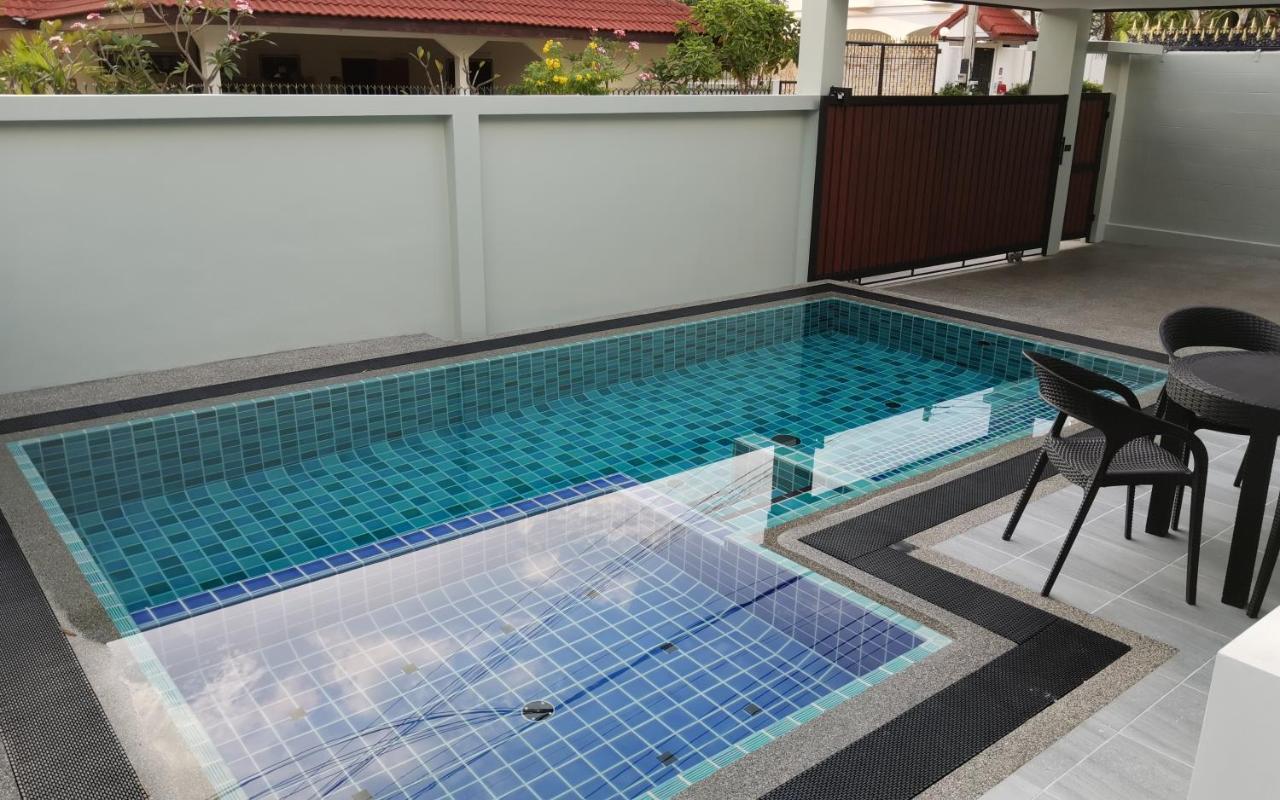 Private Pool Villa With Jacuzzi At Royal Park Village - Walk To The Beach - 6 People - Max 3 Males (Adults Only) جومتين بيتش المظهر الخارجي الصورة