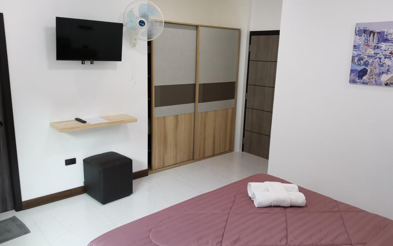 Private Pool Villa With Jacuzzi At Royal Park Village - Walk To The Beach - 6 People - Max 3 Males (Adults Only) جومتين بيتش المظهر الخارجي الصورة