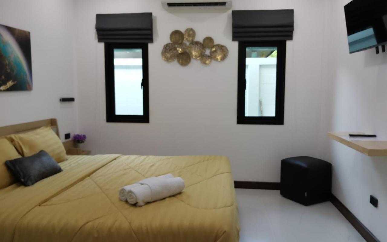 Private Pool Villa With Jacuzzi At Royal Park Village - Walk To The Beach - 6 People - Max 3 Males (Adults Only) جومتين بيتش المظهر الخارجي الصورة